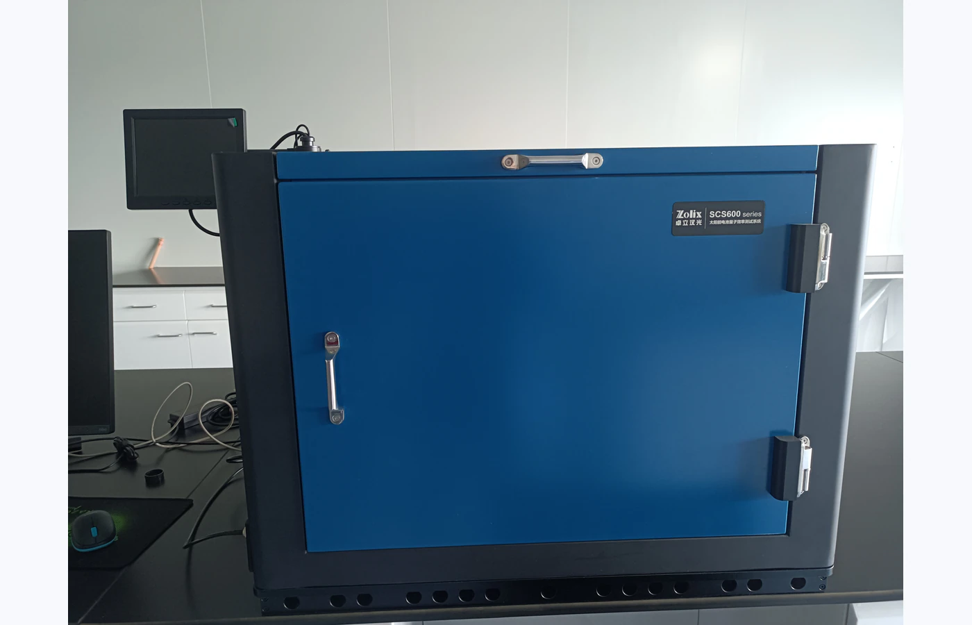 Representative External Quantum Efficiency / Incident Photon-to-Current Efficiency equipment selected for the TESTDOG service catalogue